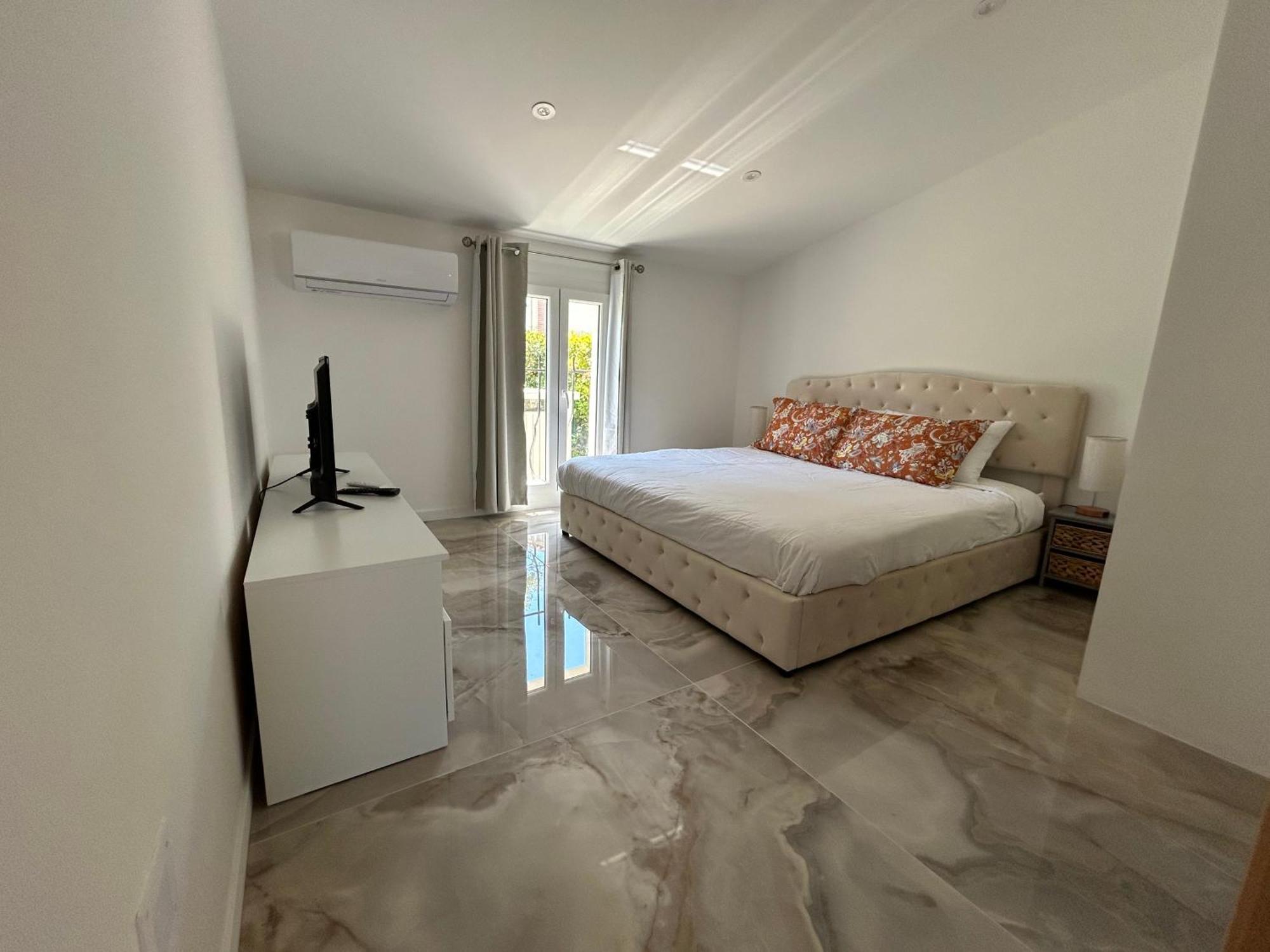Duplex Oliveraie Piscine Au Sel Marin Et Parking Leilighet Nice